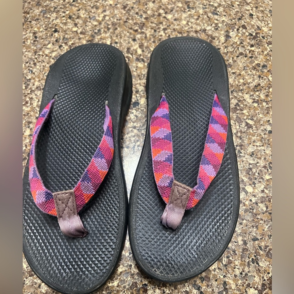 Chaco Argyle performance flip flops sz US 6 in the women’s.. good condition